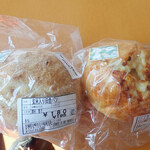 あじわいの朝 - 料理写真:sawaさんのパン2つ