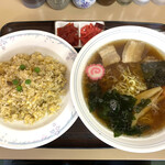 ポーシェール - それぞれ単品注文。
            セットにするとラーメンが400円になりますが具は海苔だけになります。