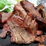 焼鳥・元気 - さい干し（馬肉燻製）８８０円です。
      本日のお勧めメニューを見ていて決めた１品です。
      元気で馬肉燻製って初めて見たので即決で決めました。