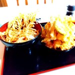 お食事 ほづみ - 蓋の上に天婦羅を待避させてようやくご飯が！