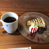 Mokichi cafe - 本日のチーズケーキとホットコーヒーのセットで900円