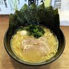 らーめん市場 - ラーメン700円麺硬め。海苔増し100円。