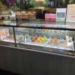 LOBBY CAFE FASCINO - 店頭に並んだ宝石のようなケーキたち！