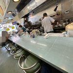 あもん - 目の前厨房とカウンター席