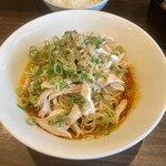 赤麺 梵天丸 - 冷し汁なし担々麺、蒸し鶏トッピング、温泉玉子