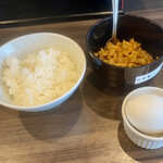 赤麺 梵天丸 - 温泉玉子と小ごはん（ザーサイ付）