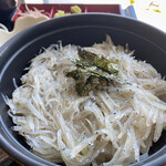 道の駅 みつ シーサイドレストラン 魚菜屋 - 生しらすは身が大きくて､魚感も充分