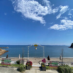 道の駅 みつ シーサイドレストラン 魚菜屋 - 下の砂浜におりられる