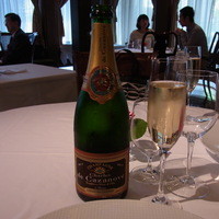 シェ・イノ - NV CHAMPAGNE BRUT Charles de Cazanove　1780円/120mlグラス