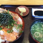 魚国 - 海鮮丼 950円  今月から ちょっと値上げ