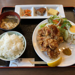 静岡餃子 鶏唐揚 きゃべつ - 鶏の唐揚げ定食