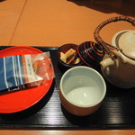 松崎煎餅 お茶席 - あられとお茶のセット