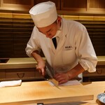 日本料理 柳燕 - 若き大将による鱧の骨切り