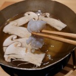 日本料理 柳燕 - 松茸の香りを移した出汁で鱧をしゃぶしゃぶ