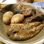 宇佐美商店 - 【ぬか炊き】手前の魚がイワシ、奥がサバです。