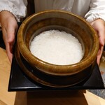 日本料理 柳燕 - 炊き立ての雪椿