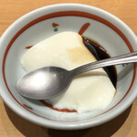 SUSHI-DINING たちばな - ランチのデザート（杏仁豆腐）
