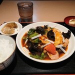 Houmuran - 豚肉、玉子、木耳のピリ辛炒め定食￥950