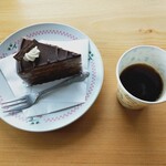 お菓子の沢菊 - 料理写真:トルテ・ショコラ，ホットコーヒー