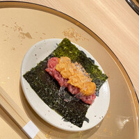 うしうらら - 松坂牛ユッケとウニの手巻き