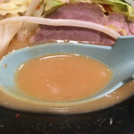 横浜家系ラーメン 誉家 - 豚骨味噌ラーメンスープ