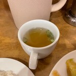 南海飯店 - かたい焼ソバのスープ