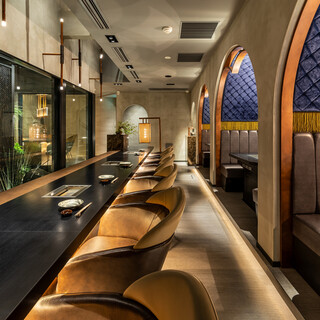 カウンター席及びソファー席