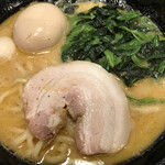 池袋商店 - ほうれん草を乗せて色鮮やか！