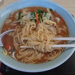 Mampei - 味噌ラーメン650円　麺アップ