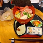 和のごはん みかづき - 海鮮刺身丼（ハモ）