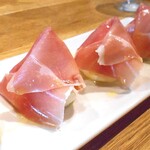 ワイン食堂 hanabi - 白桃とハモンセラーノ，マスカルポーネ