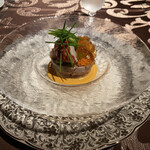 La maison du caviar 17℃ - 岩手県産ホロホロ鳥のルーレ、オマールブルーのマリネ、クレームドュオマールのソース