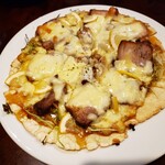 hide’s dining 遊 - 角煮ピザ。1人では絶対無理な量 笑