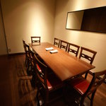 バツ - 店内には個室もあり！お一人様お料理4000円～、10名様まで承ります。（要予約）