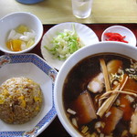 ラーメン亭佐藤くん - チャーシュー麺・半チャーハン