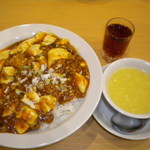 鳳琴樓 - マーボー丼とスープ
