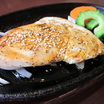 ヌーベル クアトロ - 生カジキマグロの鉄板ステーキ♪お肉が苦手な方も安心！