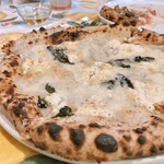 PIZZERIA TRATTORIA PALLONCINO - クワトロフォルマッジ