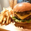 YES!BURGER - チェダーチーズバーガーチリハラペーニョトッピング、ジンジャーエール、ポテトサイズアップで計1,820円✨肉の旨味にハラペーニョが乗っかって辛みが良い！