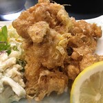 たつみ食堂 - 特徴的、衣のとりから揚げ定食