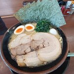 横浜家系ラーメン なるは家 - 