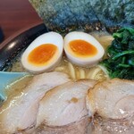 横浜家系ラーメン なるは家 - 