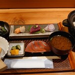 りんたろう - 土鍋炊き込みご飯(刺身付き)2200円
