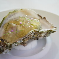 オテル・ド・ヨシノ - 湯浅産天然岩牡蠣　白ワインと柑橘のジュレ