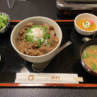 すき焼割烹 かとう - 牛すじ丼　　1,100円