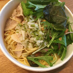 タパス＆タパス - 同じく8月限定 さっぱり豚しゃぶとシャキシャキ水菜のペペロンチーノ　～ピーマンのサルサソース～ 1,000円（税込）