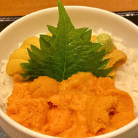函館うに むらかみ 日本生命札幌ビル店 - 利尻・礼文島産エゾバフンウニ 食べ比べ丼 レギュラーサイズ(塩水うに・無添加生うに)