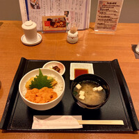 函館うに むらかみ 日本生命札幌ビル店 - 利尻・礼文島産エゾバフンウニ 食べ比べ丼 レギュラーサイズ(塩水うに・無添加生うに)