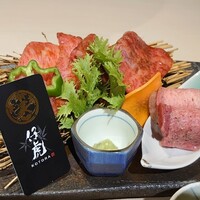 牛刺しと焼肉 仔虎 クリスロード店 - 上選焼肉