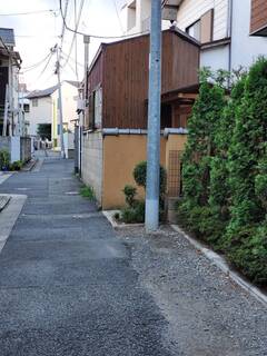 一二三本店 - 右側の茶色の建物